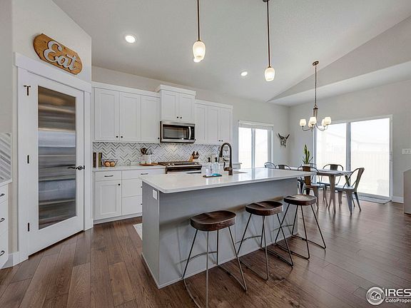 5th image of 334 Rhubarb Dr