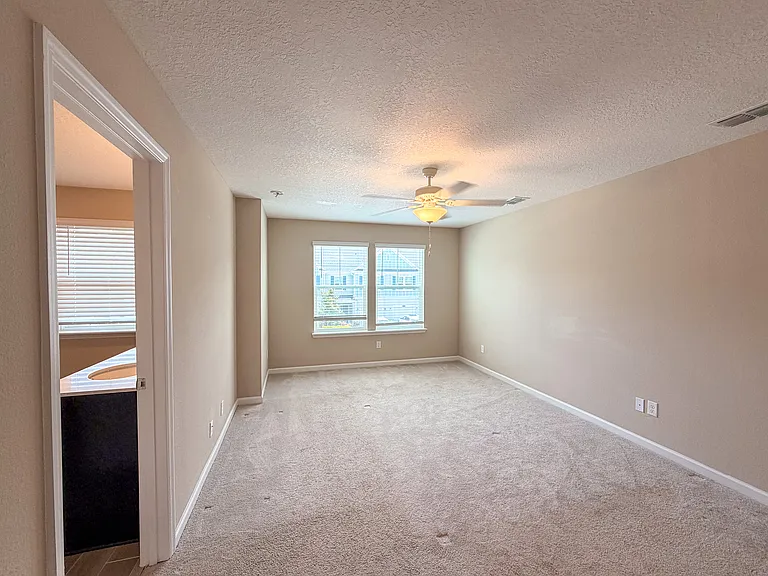421 Boracay Cir — Photo 23