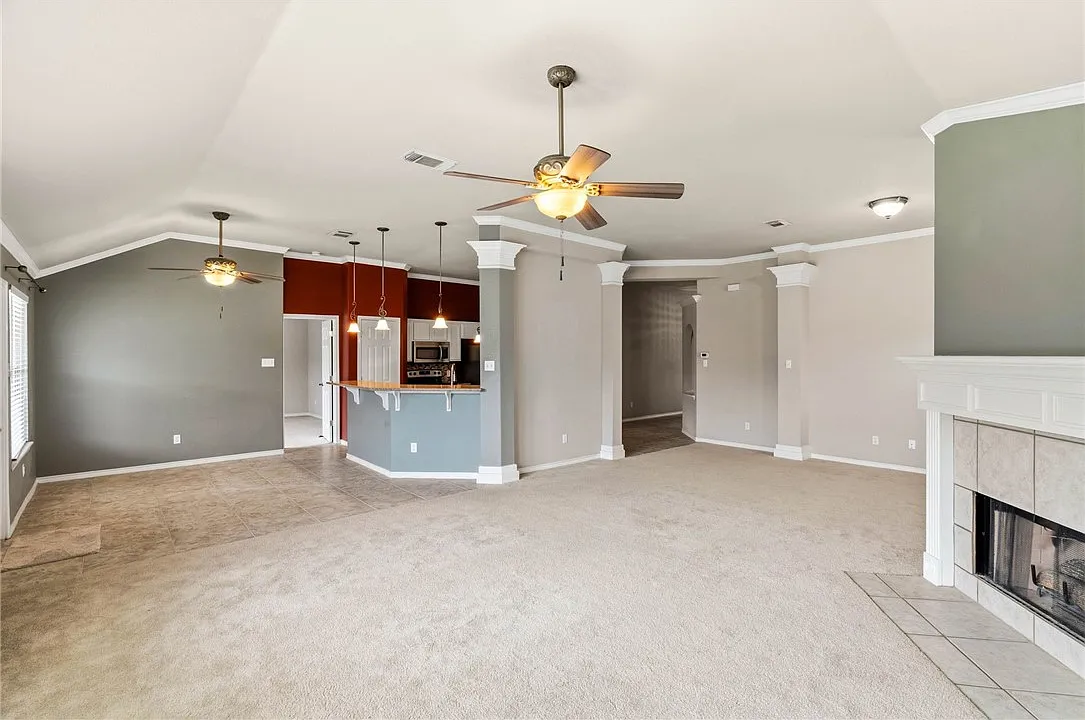 3 bed, 2.0 bath, 1785 sqft, $2,250 — Photo 2