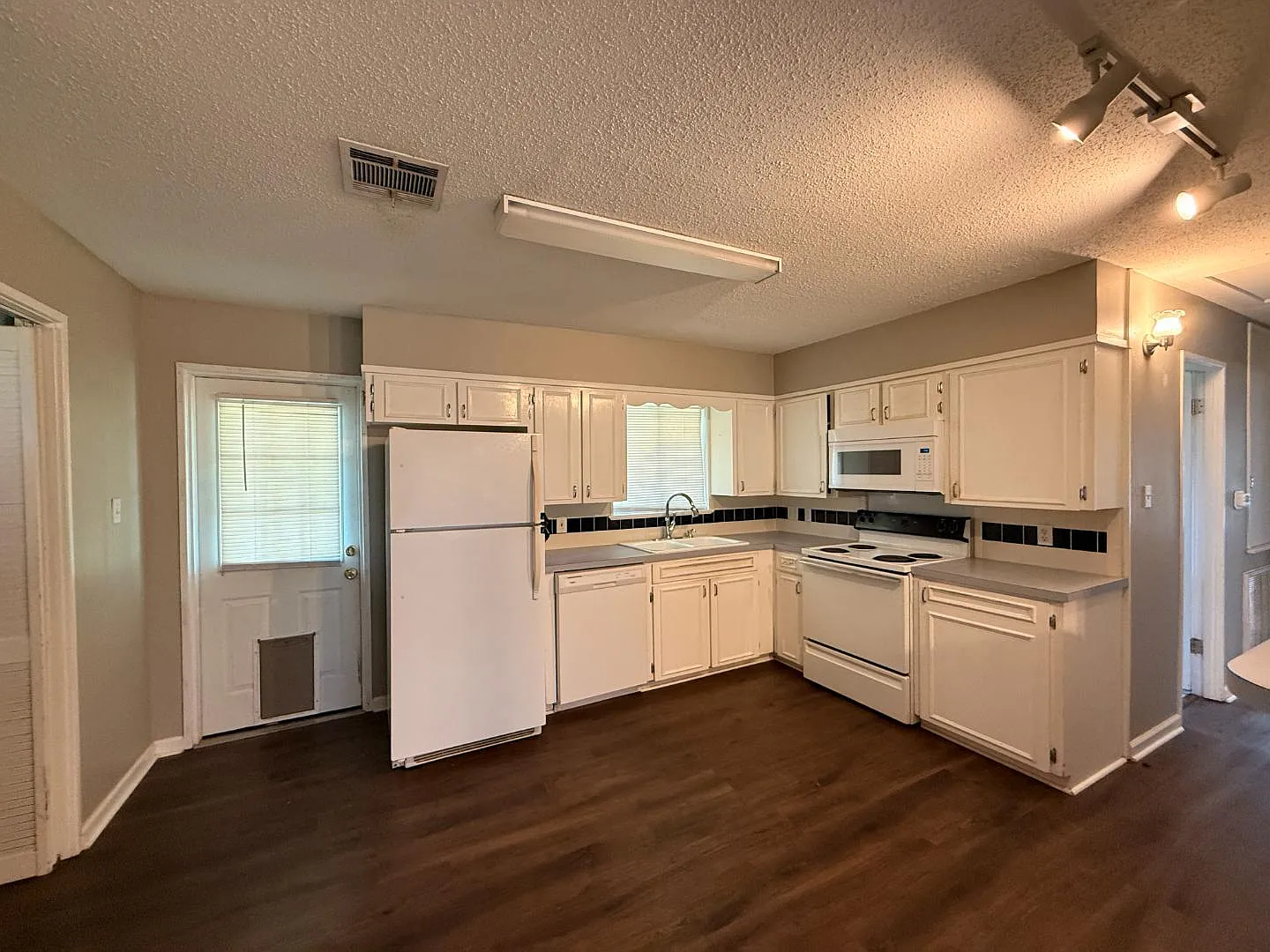 3415 Oleander Pl — Photo 2