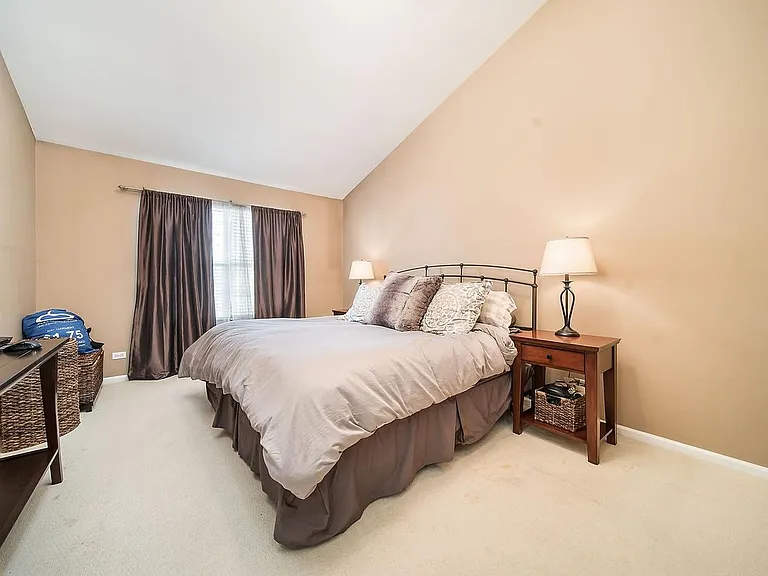 581 Le Parc Cir — Photo 3