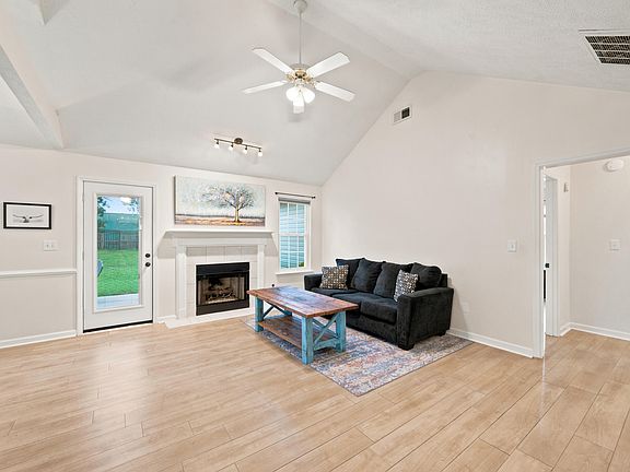 2nd image of 529 Edinburgh Ct
