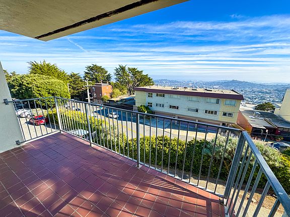 5th image of 150A Gardenside Dr #202