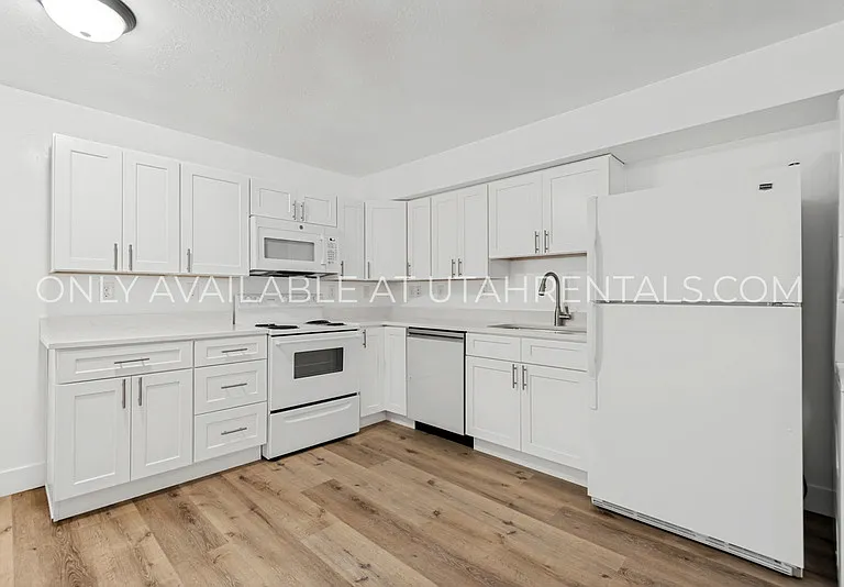 1076 Bear Hollow Ln #BASEMENT — Photo 5