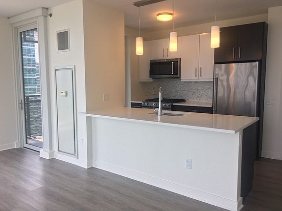 5th image of 541 N McClurg Ct