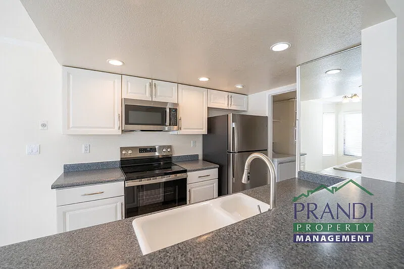 2 bed, 1.0 bath, 932 sqft, $3,200 — Photo 4