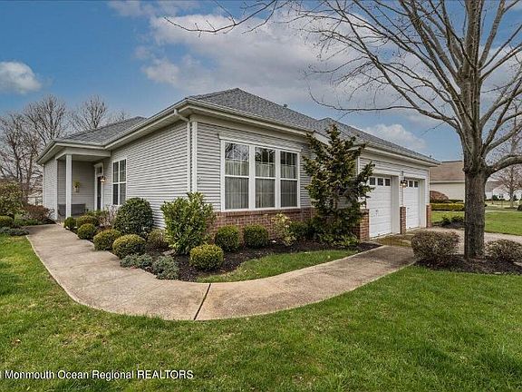 3rd image of 2547 Collier Rd