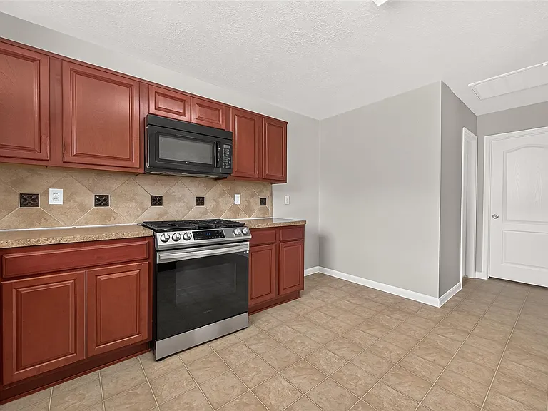18403 Tupper Bend Ln — Photo 11