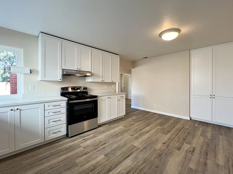 4412 Moffitt Dr — Photo 10