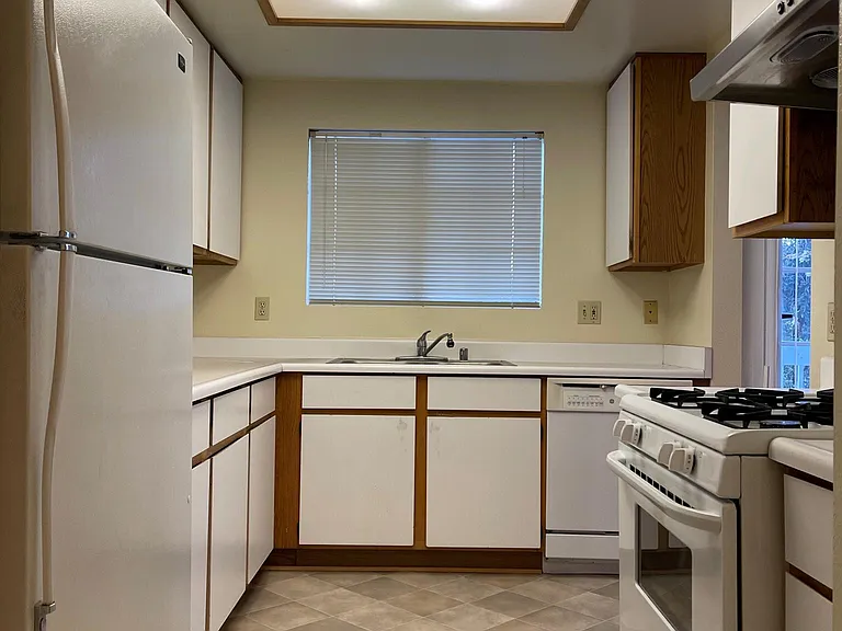 168 N Catalina Ave #102 — Photo 3