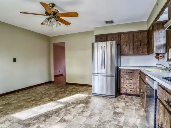 1106 Keswick Place image 9 of 23