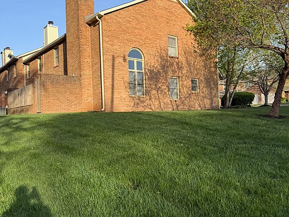3rd image of 10400 Ravenbrook Ln