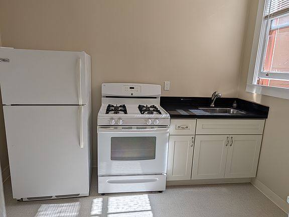 4th image of 125 Sanchez St
