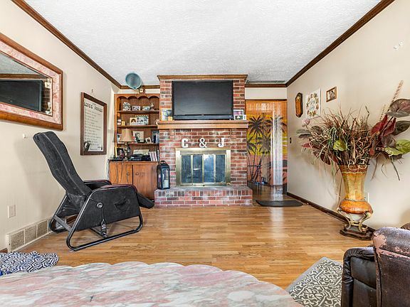 3rd image of 100 Ashland Dr