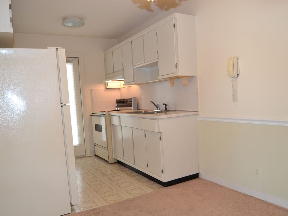 2nd image of 2753 NE 28th St APT 6E