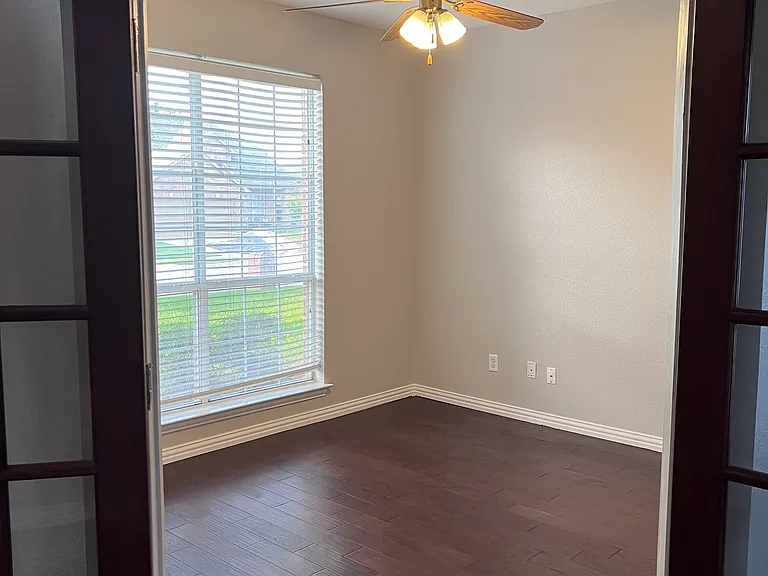 3625 Dresage Ln — Photo 4