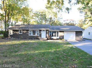 5674 Brunswick Blvd, Waterford, MI 48327