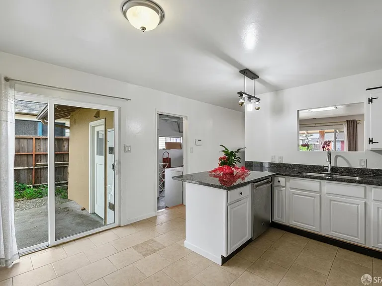 3421 Roosevelt Ave — Photo 4
