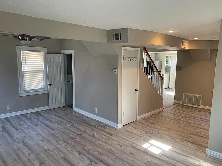 7635 Jefferson St — Photo 2