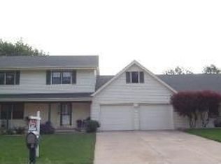 817 Tara Rd, Papillion, NE 68046