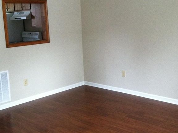 3rd image of 114 Water Gate Dr APT B