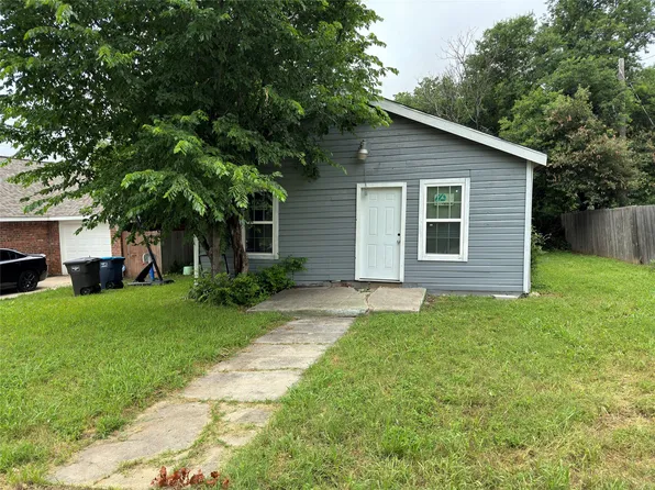 5609 Fernander Dr, Fort Worth, TX 76107