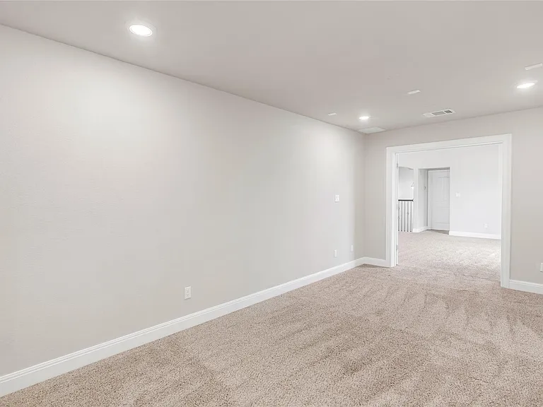 5300 Cipriano Dr — Photo 35