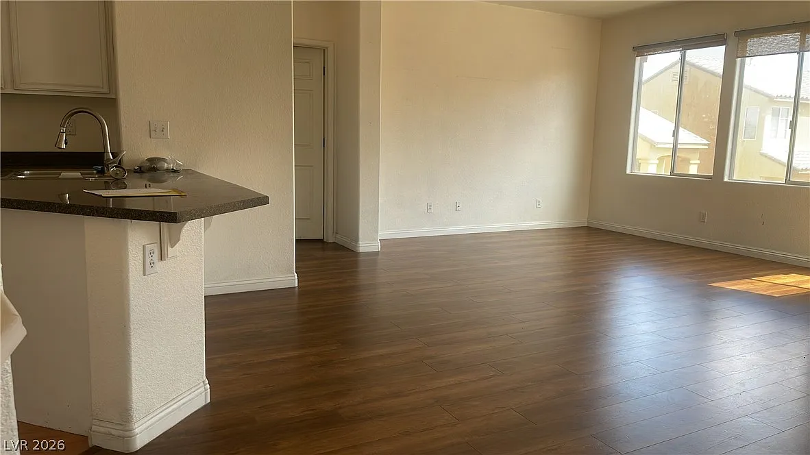 3 bed, 2.5 bath, 1803 sqft, $1,895 — Photo 3