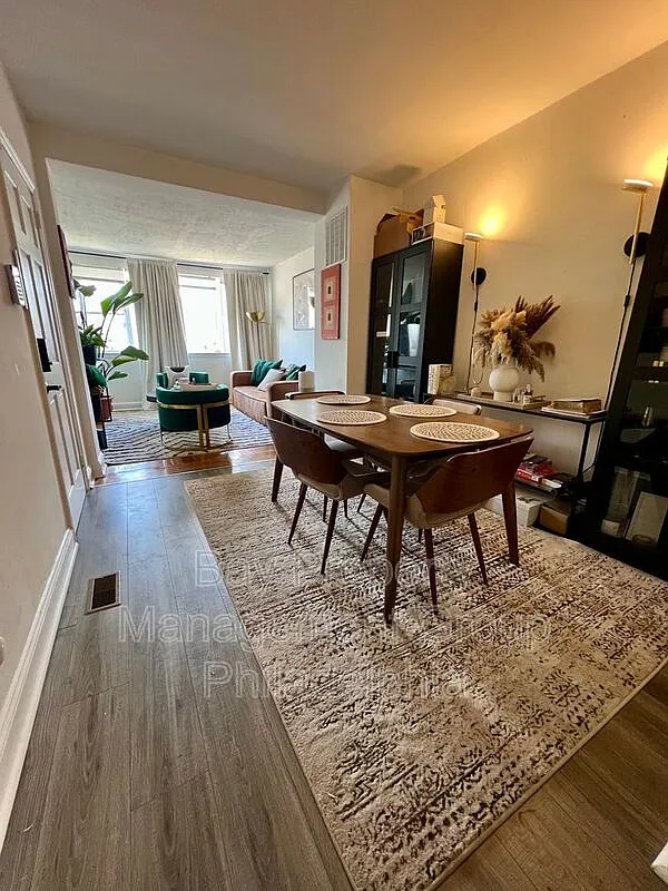 2 bed, 1.0 bath, 1000 sqft, $1,500 — Photo 4