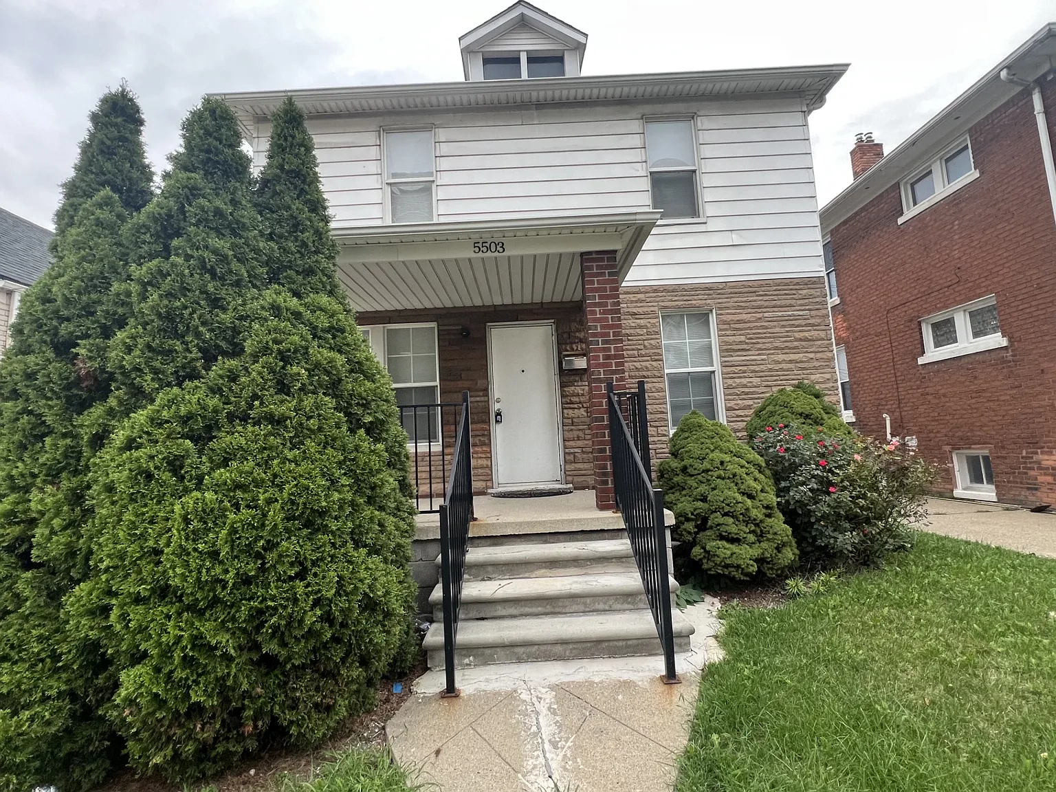 4 bed, 1400 sqft, $2,000 — Photo 1