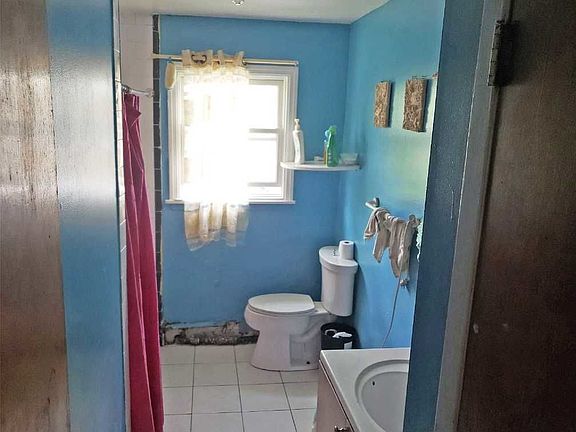 4th image of 20 Wright St