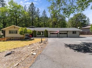 370 Horseshoe Dr, Grants Pass, OR 97526