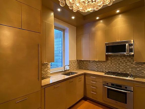 2nd image of 1600 Broadway #Ph3b