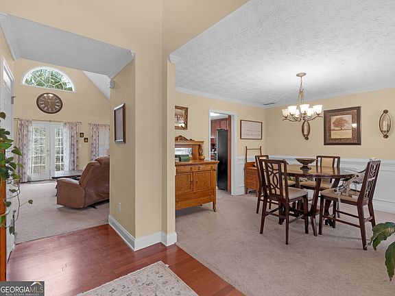 2nd image of 170 Aaron Ct