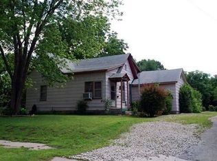 910 N Main St, Nevada, MO 64772