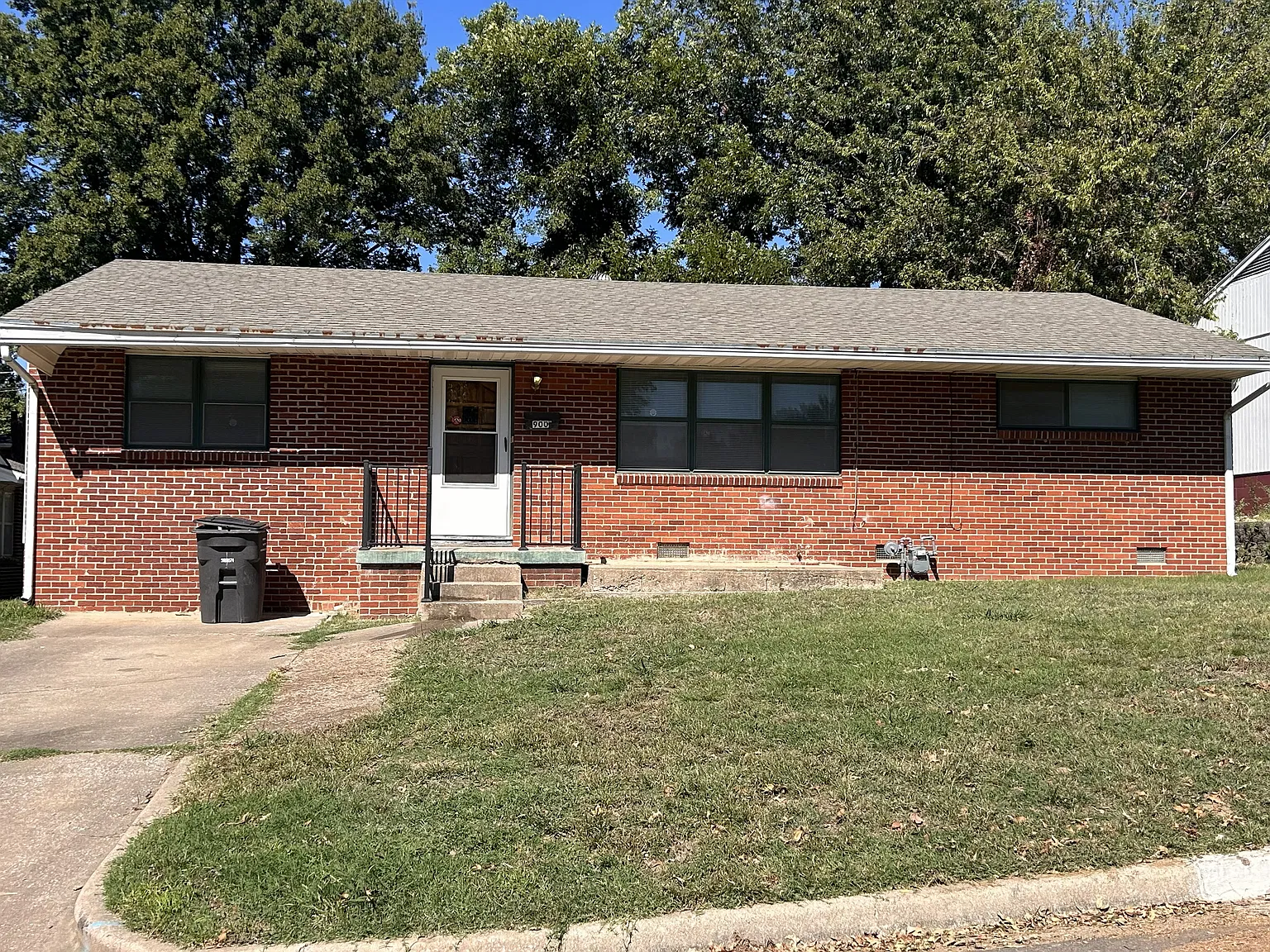 3 bed, 1288 sqft, $1,300 — Photo 1