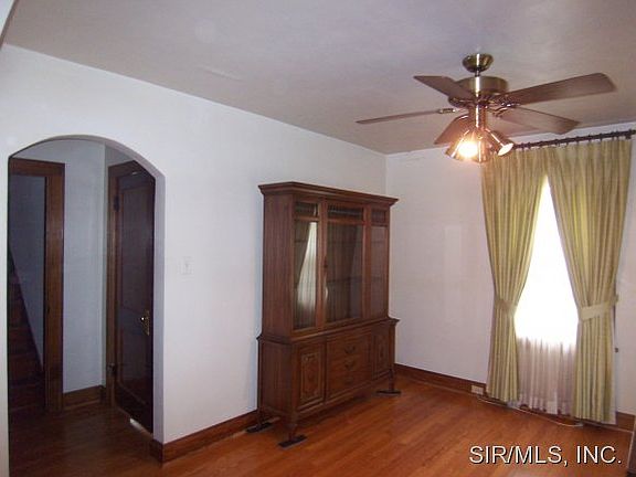 3rd image of 106 E Apple St