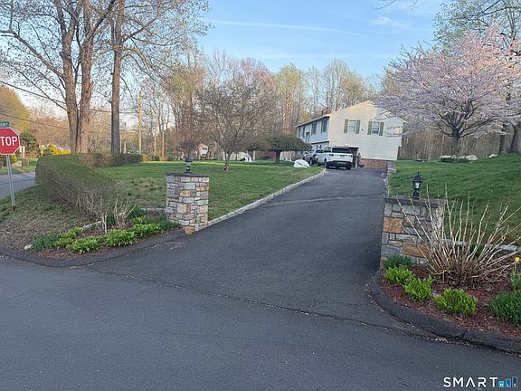 2nd image of 2 Ken Oaks Drive