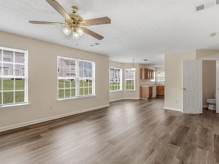 310 Sarasota Ln — Photo 19