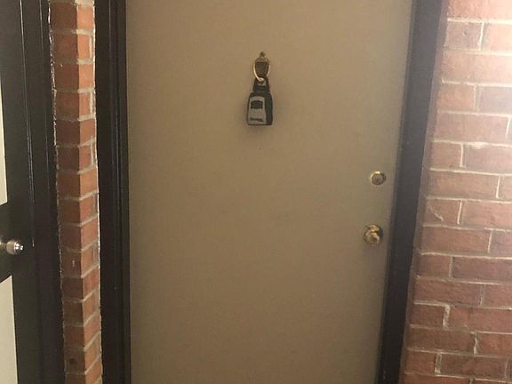 3rd image of 1541 Colonial Dr