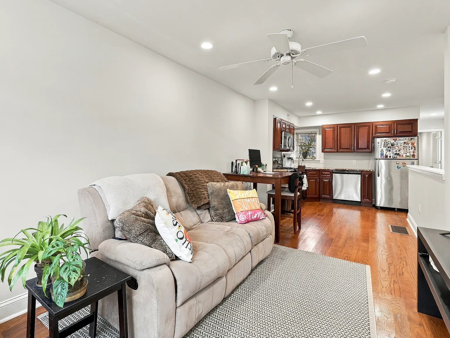3 bed, 1067 sqft, $1,850 — Photo 2