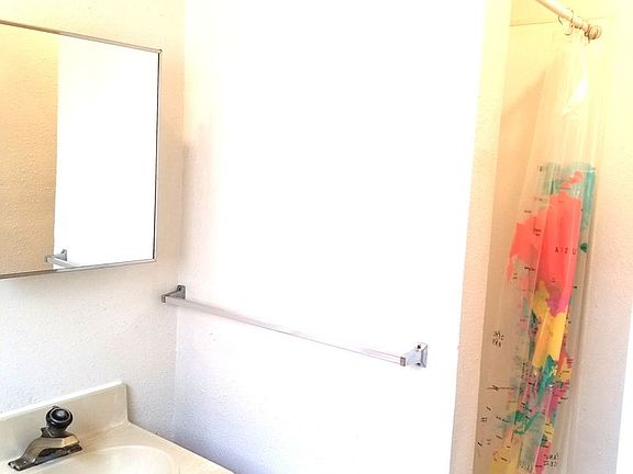 2nd image of 819 16th St #0B-1Ba