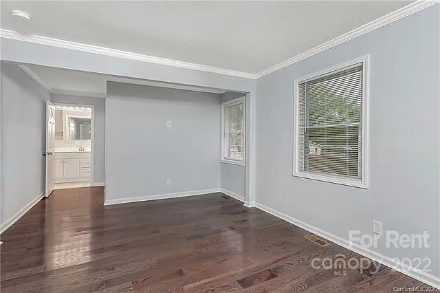 1032 Holland Ave — Photo 6