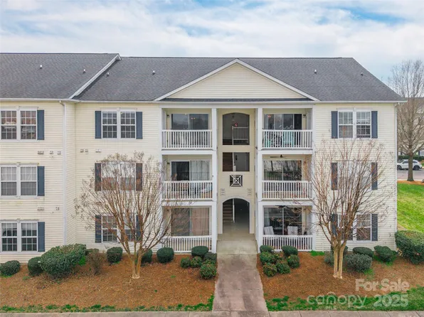 3960 Town Center Rd, Harrisburg, NC 28075