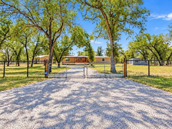 213 Oak View Dr, La Vernia, TX 78121