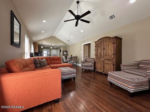 5th image of 125 Acacia Ln