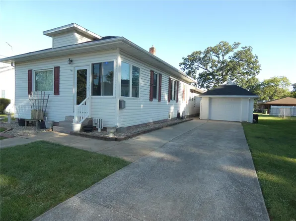 411 W 3rd St, Sparta, IL 62286