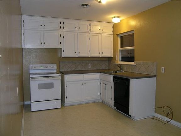 4th image of 520 Lombardy Ln