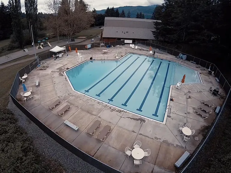 All Sudden Valley amenities like pool, marina, fitness center & more all included in your rent!