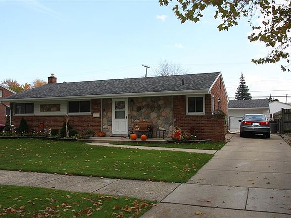 3rd image of 30030 Manhattan St